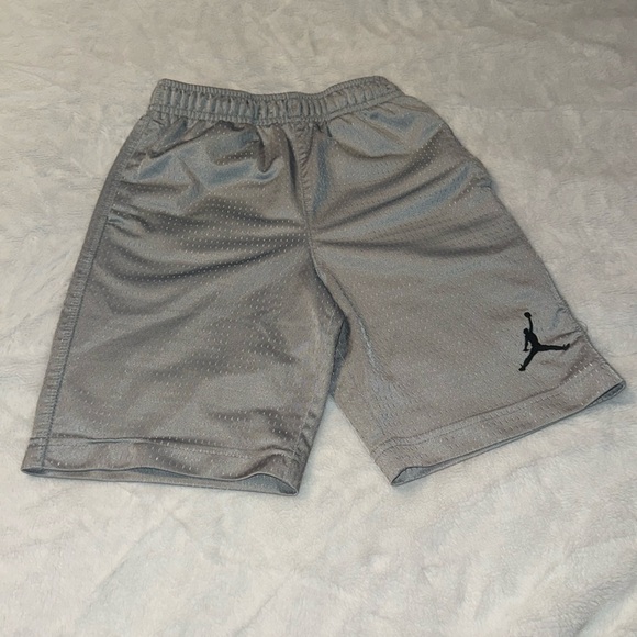 Jordan size 6, medium gray shorts - Picture 1 of 3